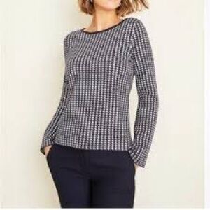 Ann Taylor Navy & White Houndstooth Sweater Knit Top – Size M